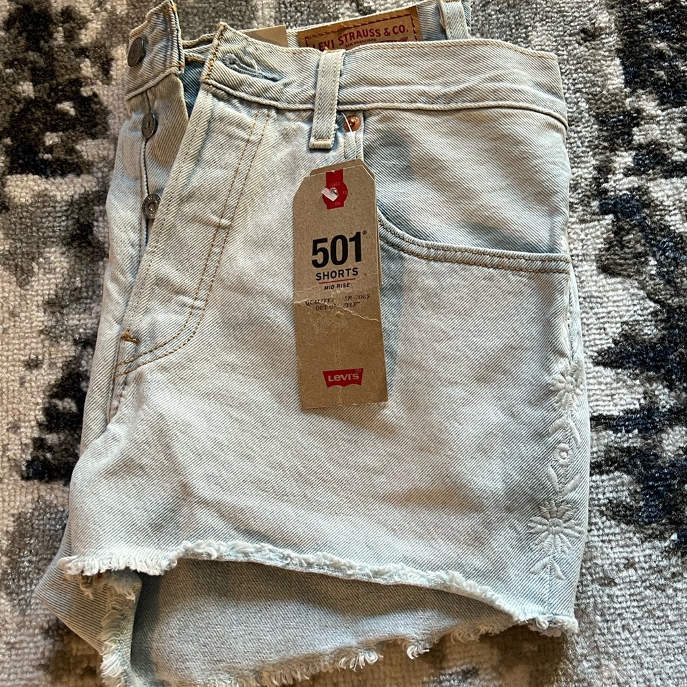 Levi's 501 Classic Blue Light Wash Embroidered Mid Rise Raw Hem Shorts Size 30